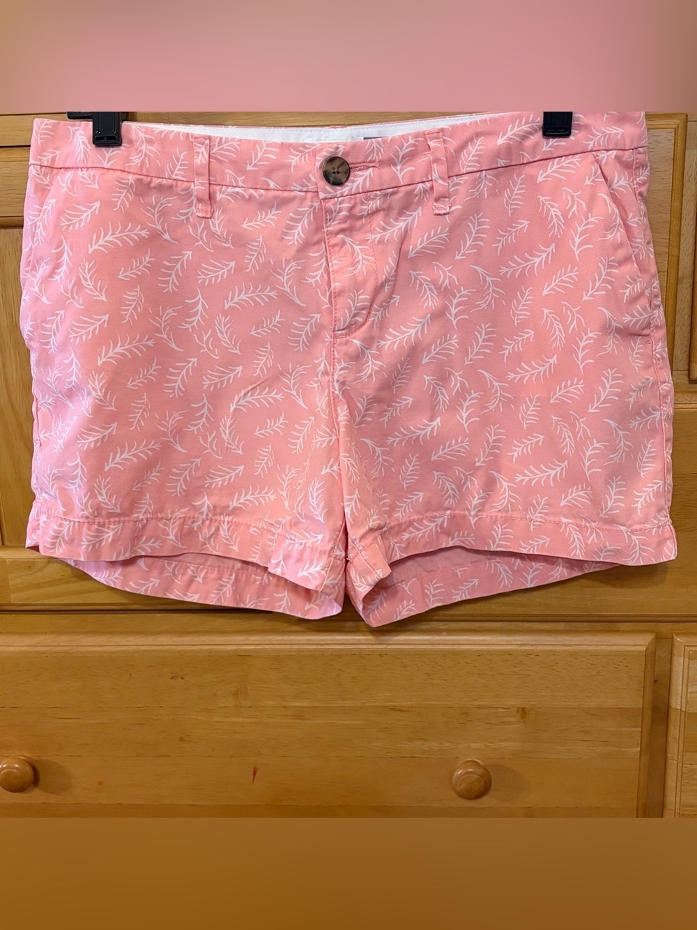 Old Navy Mid-Rise Pink patterned "Dahlia" Print Short (3.5" inseam) Women Size 6